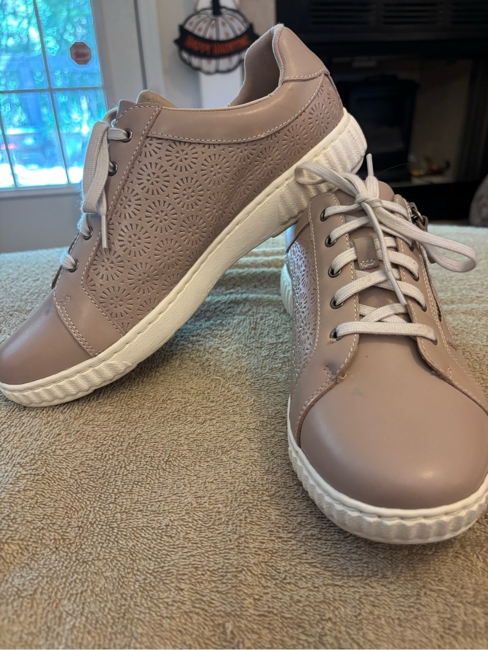 Clarks Women’s Casual Lace-Up Sneakers in Taupe Sz 10W
